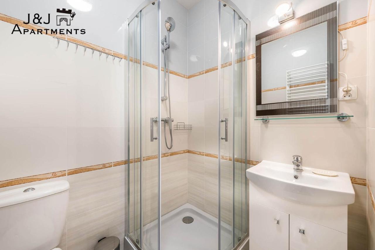 J&J Apartments Lazienna 30 - 12 Torun Bagian luar foto
